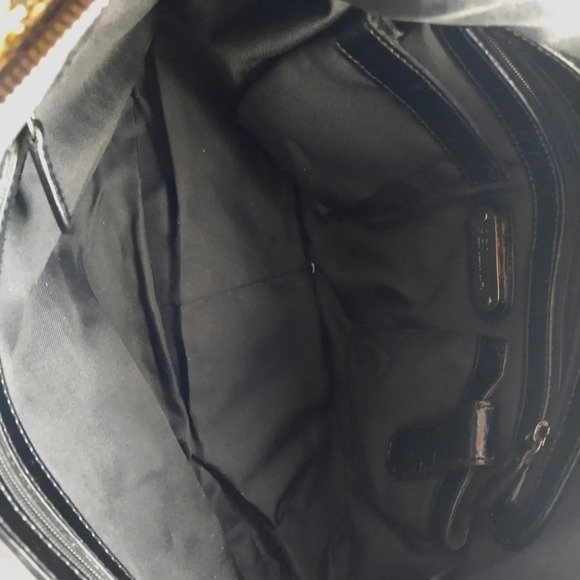 Perlina Quilted Vegan Leather Shoulder Bag 🌹 - Picture 11 of 12